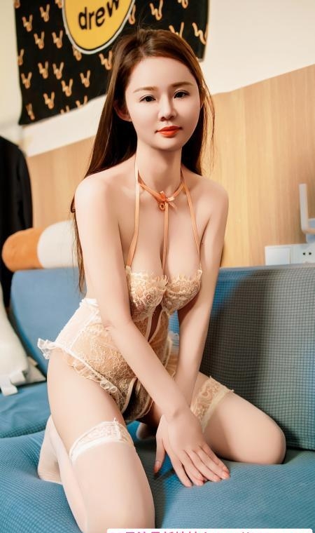 翘臀大胸西西 3