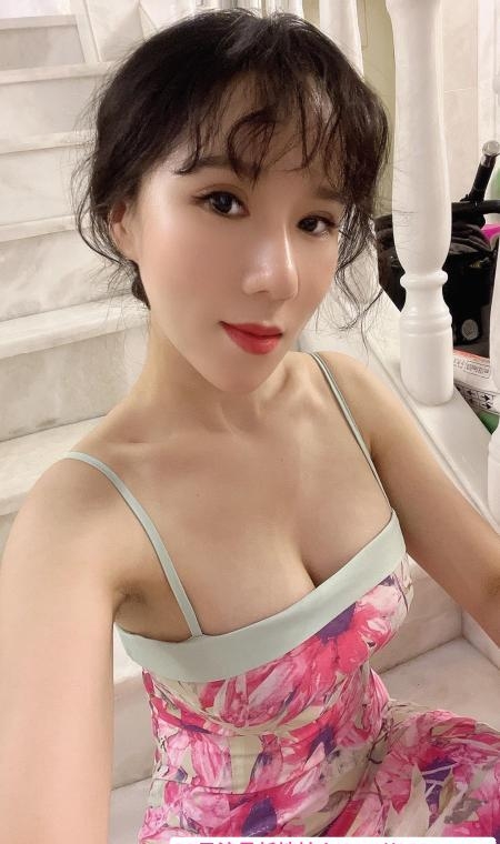 D奶长舌少妇 3