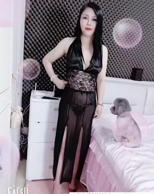 双桥翘臀潮喷大眼少妇 3