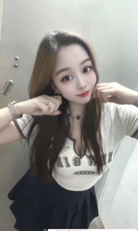 服务系舌吻骚妇 3