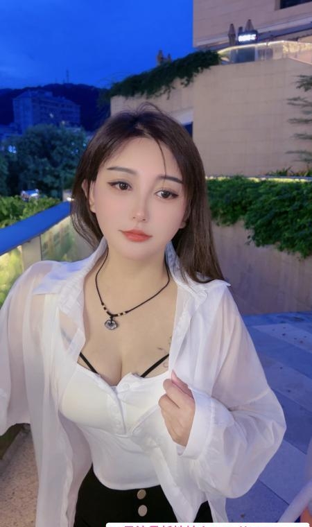 梅花园舌吻御姐 3