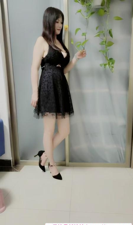 梅花园大奶熟女 3