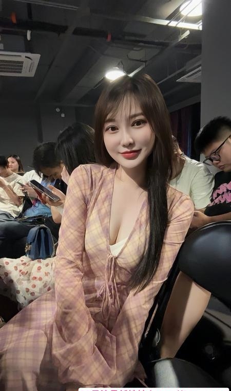 虹口情趣大胸奶糖妹妹 3