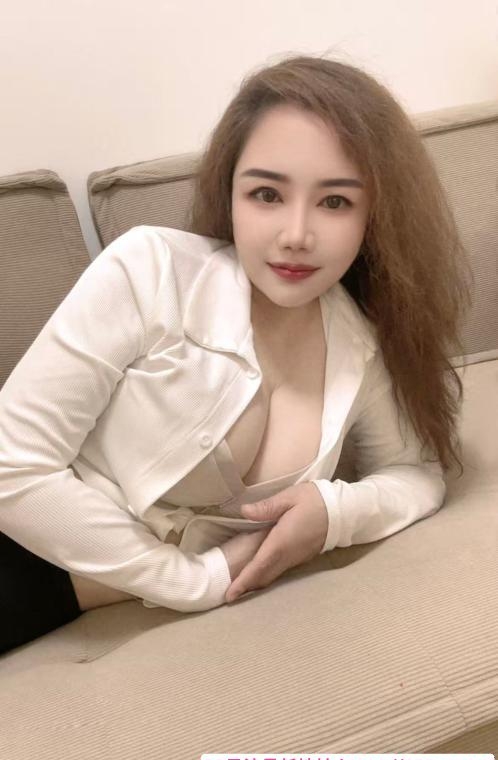 爆乳风骚少妇 3