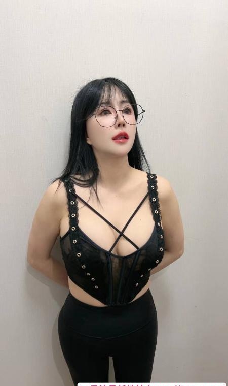 上城丰满巨乳秋秋 4