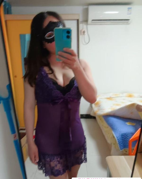 制服诱惑骚小静 4
