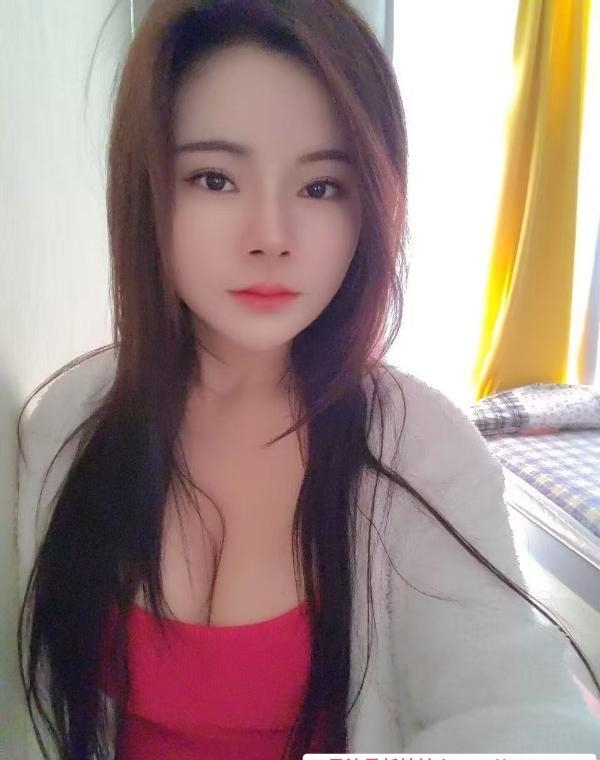 身材丰满李柏朴 4