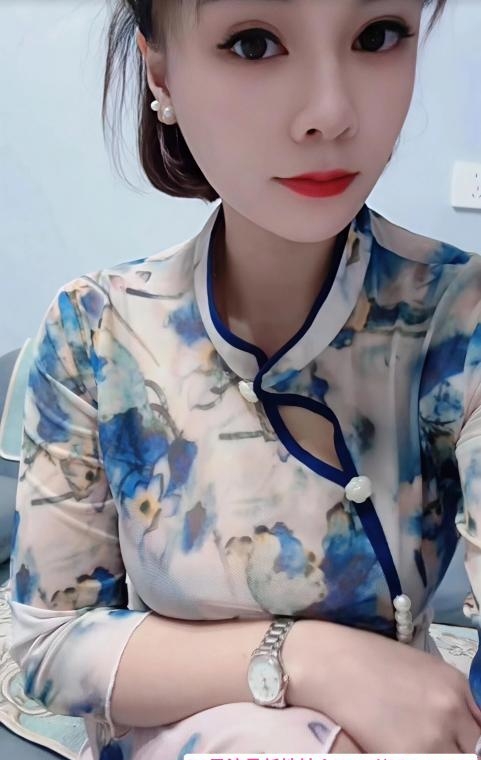 滨江性感丰满大嫂 1