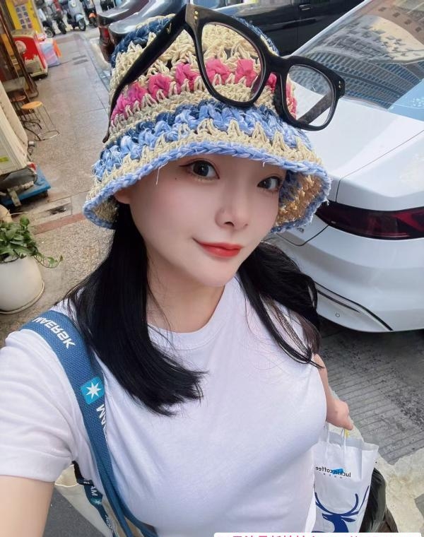 肤白虎牙妹文文 1