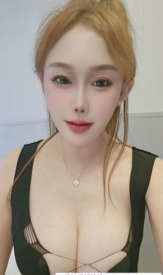 肤白貌美大胸妹