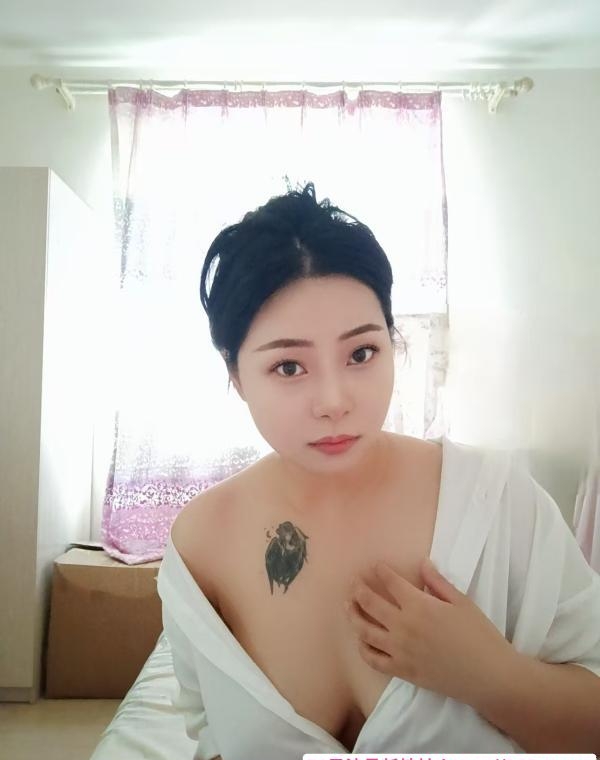 服务系大胸芊儿 1