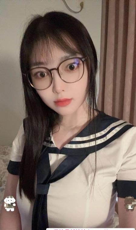 温柔大胸眼镜老师 1