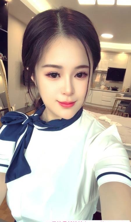 制服诱惑骚女悠悠 1