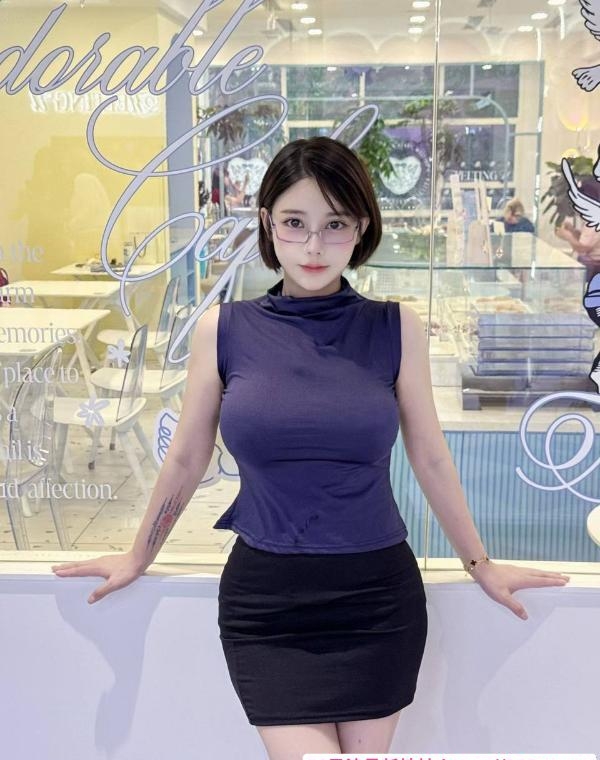 短发大胸风骚老师 1