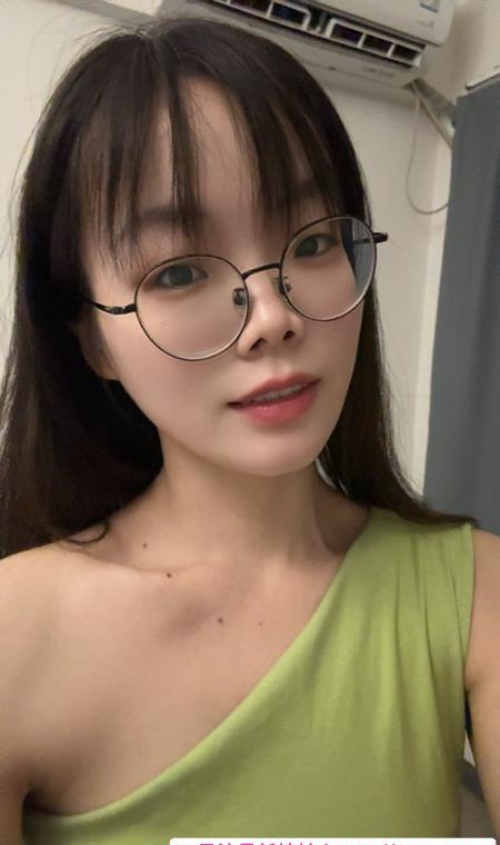 眼镜妹兼职诗诗 1