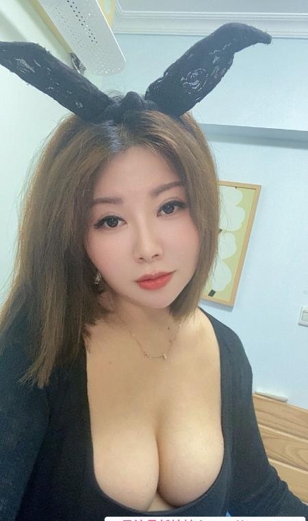 兔女郎诱惑少妇 1