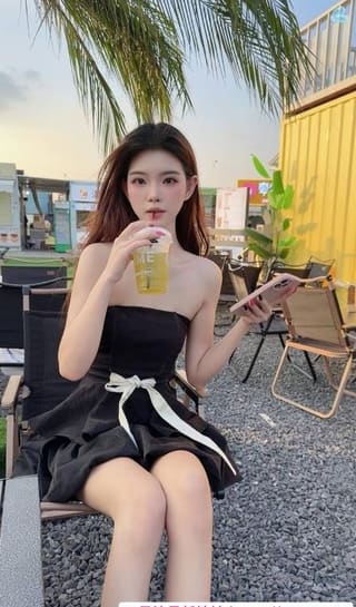 长腿肤白颜值嫩妹