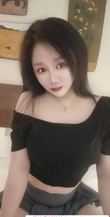 白皙胸大的小姐姐 1