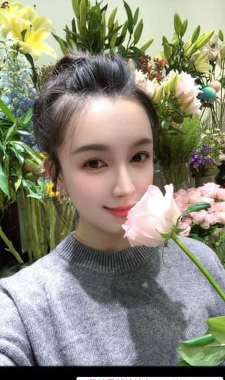 气质绝佳的美女伊伊