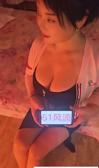 豪乳娃娃脸翘臀妹