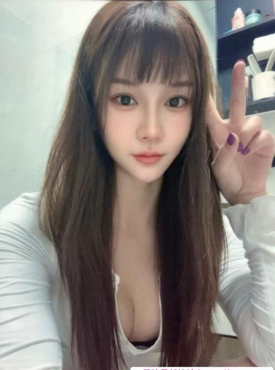 大胸美女炮架子 1