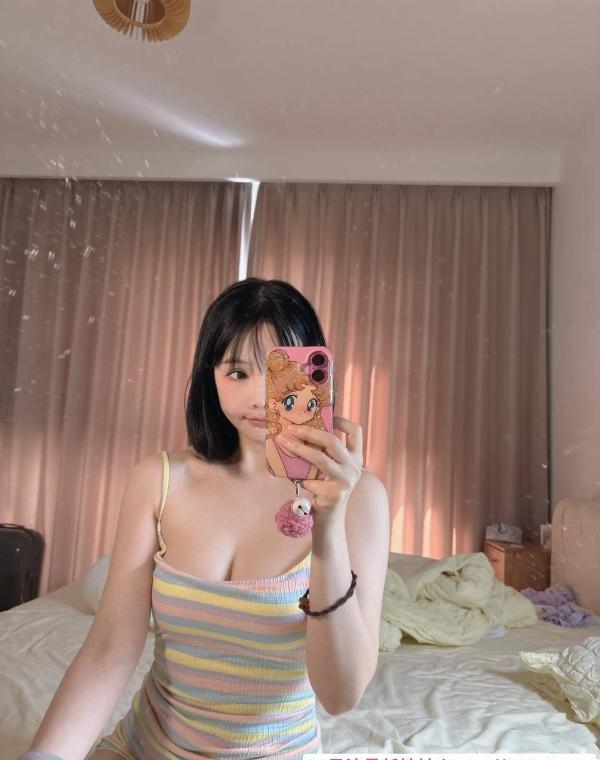 颜值身材好粉嫩妹子 1