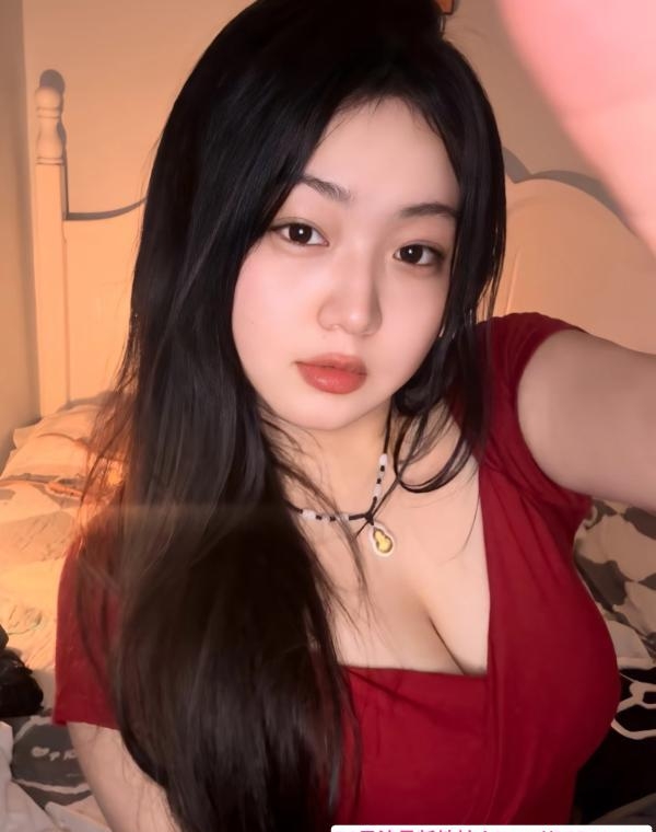 可舌吻肉感妹子 2