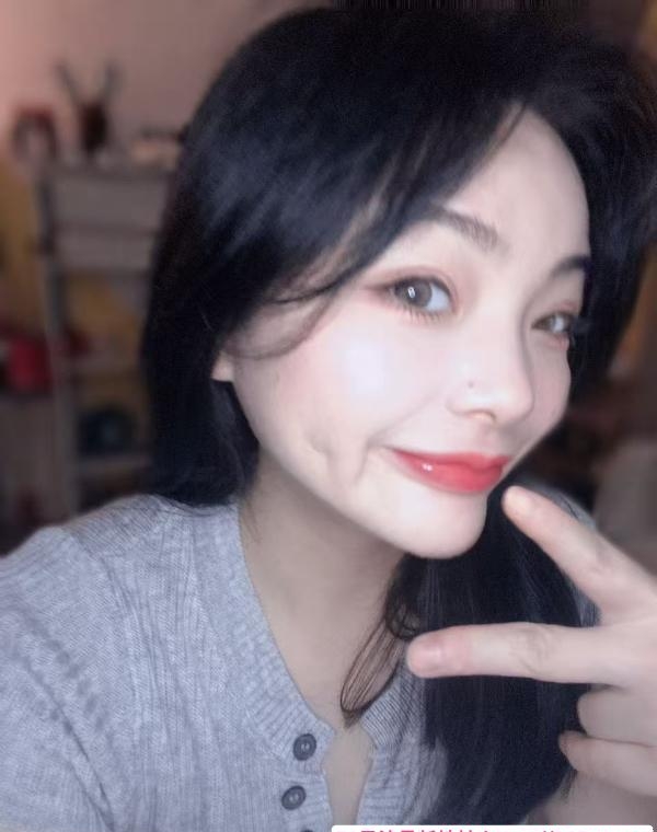 肤白虎牙妹文文 2