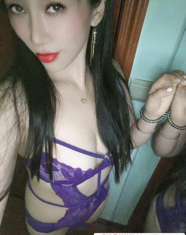 性欲旺盛的淫妇 2