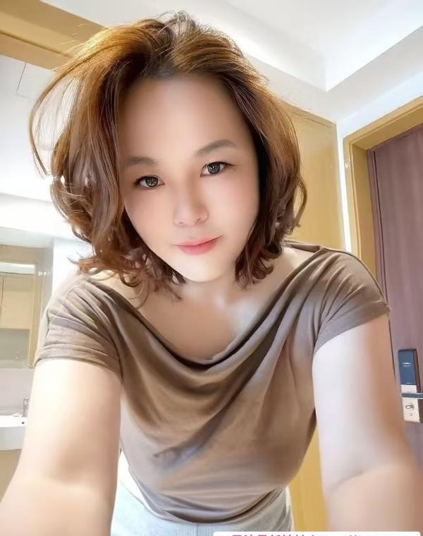 纯莞式夹b小骚妇 2