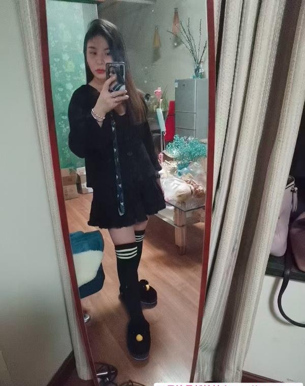 汉口火车站小女人 2