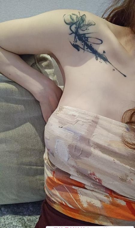 口活一流的纹身少妇 2