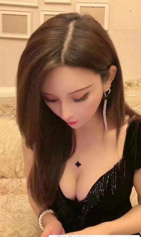 巨乳反差骚浪御姐 2