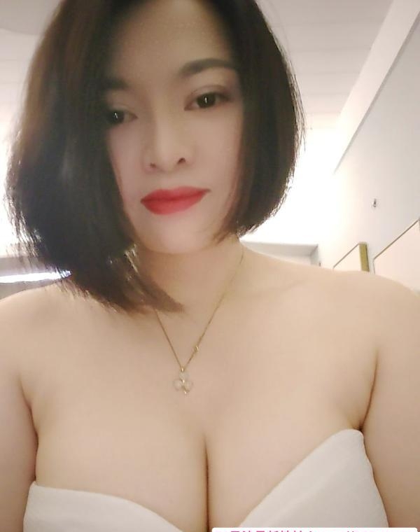 身材丰满骚少妇 2