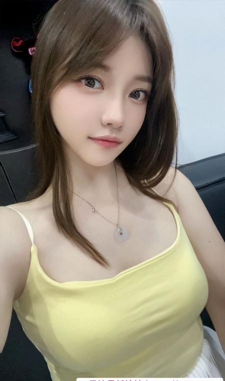 肤白大胸反差女友 2