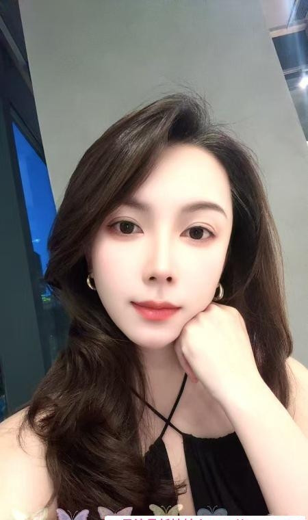 气质绝佳的美女伊伊 2