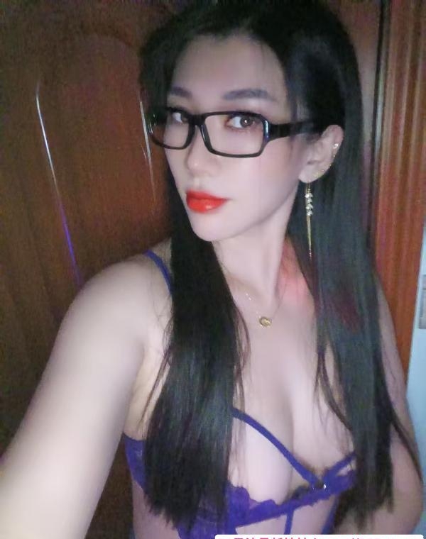 性欲旺盛的淫妇 3