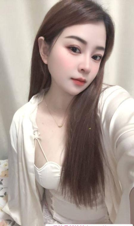 纯天然巨乳骚女 3