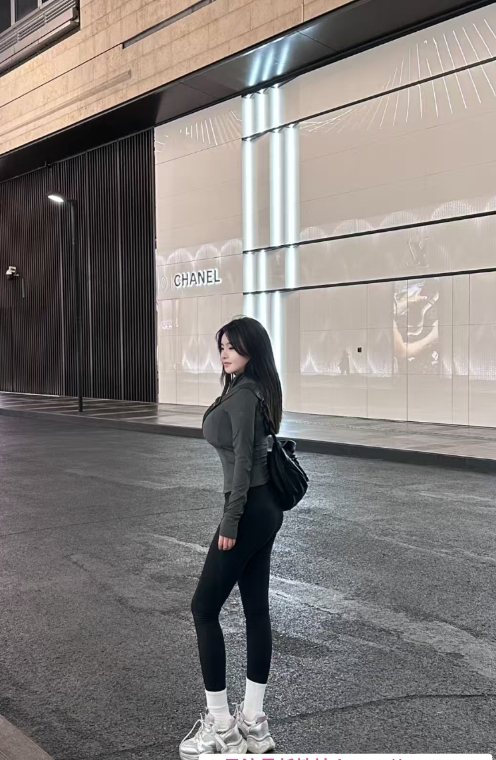 返食乳神小姐姐 3