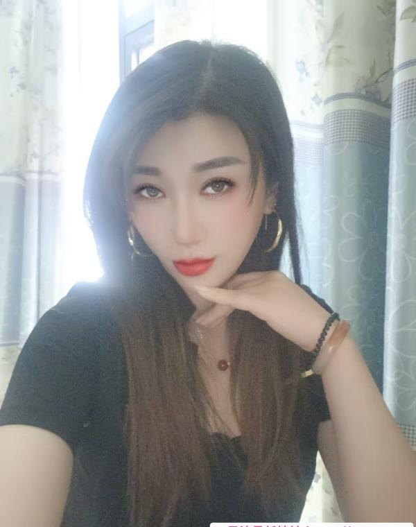 淫荡骚妇玩花活 3