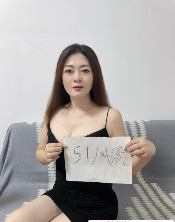 轻熟大奶小黎姐 4