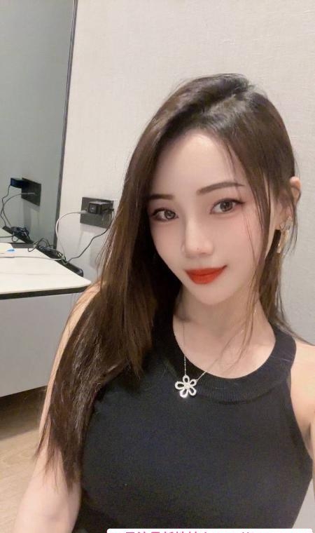 前凸后翘完美身材洛伊 4