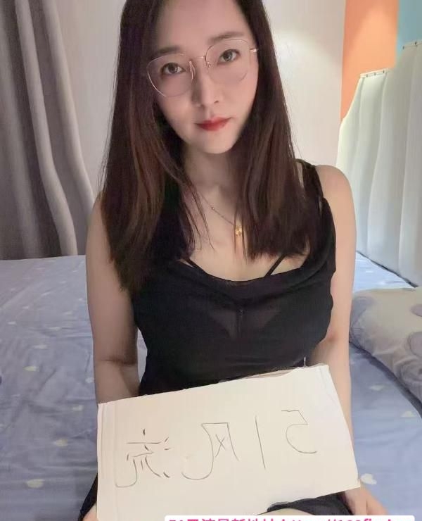 清纯服务闷骚女 1