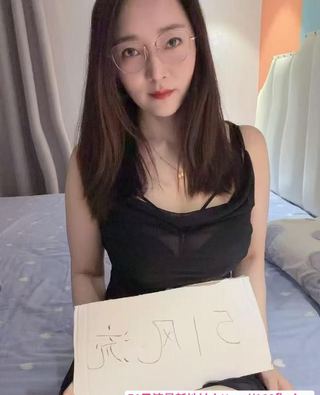 清纯服务闷骚女