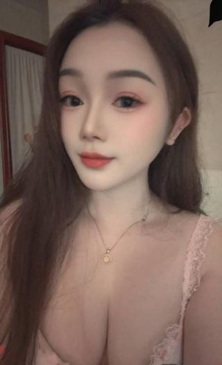 湖里长腿足交小甜心