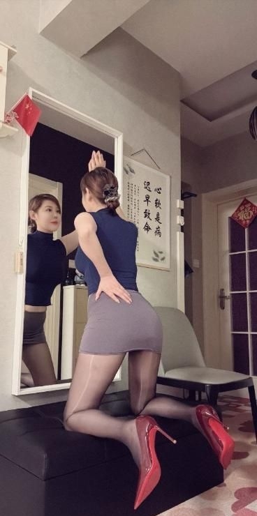 黑丝长腿气质御姐老师 1