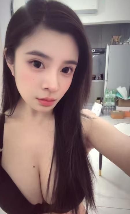 美乳翘臀小美女 1