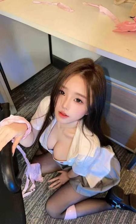 肤白妹妹角色扮演 2