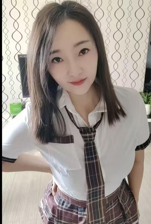 清纯服务闷骚女 3