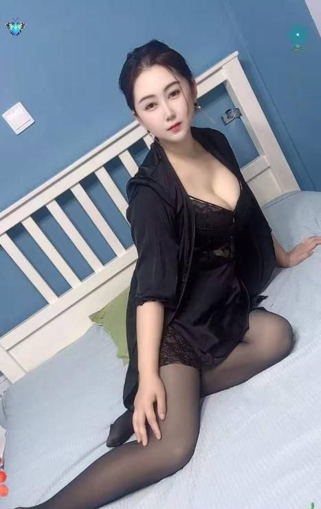 长腿巨乳雯雯少妇 3